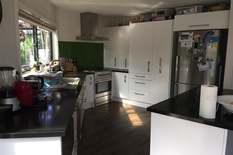 Photo of property in 40 Lyons Avenue, Murrays Bay, Auckland, 0630