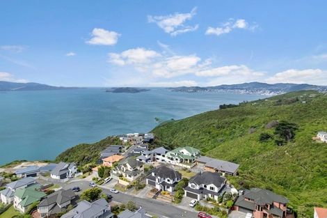 Photo of property in 10 Bennett Grove, Newlands, Wellington, 6037