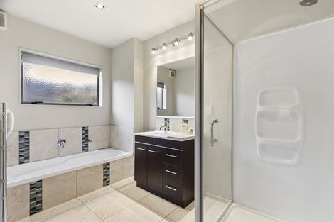 Photo of property in 53 Ina Ville Drive, Pukekohe, 2120