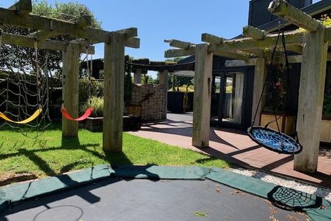 Photo of property in 61a Fairmount Road, Titirangi, Auckland, 0604