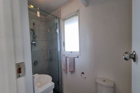 Photo of property in 28 Ellesmere Crescent, Pakuranga Heights, Auckland, 2010