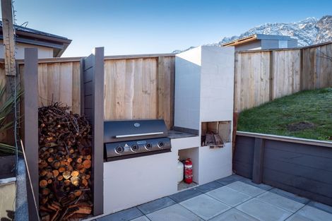 Photo of property in 13 Howden Drive, Jacks Point, 9371