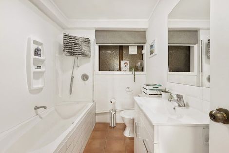 Photo of property in 2/238 The Esplanade, Island Bay, Wellington, 6023