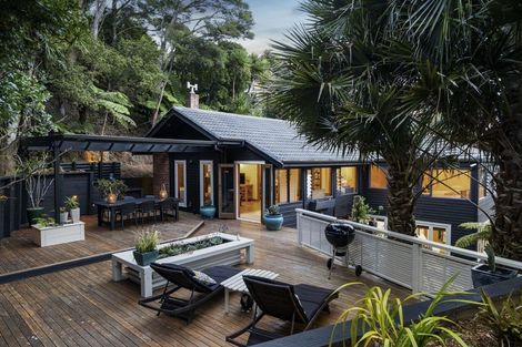 Photo of property in 27 Scenic Drive, Titirangi, Auckland, 0604