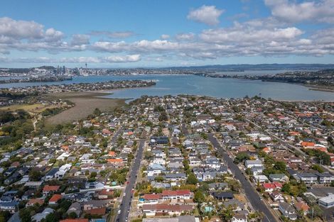 Photo of property in 1/5 Onepoto Road, Hauraki, Auckland, 0622