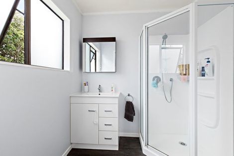 Photo of property in 6 Te Moau Avenue, Parakai, 0830