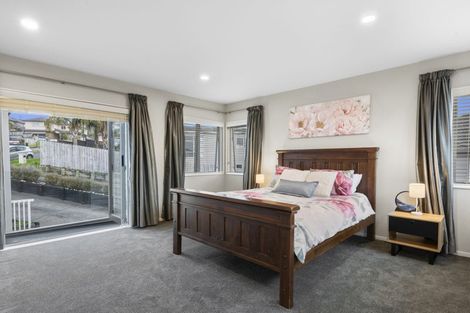 Photo of property in 8 Oak View Terrace, Schnapper Rock, Auckland, 0632