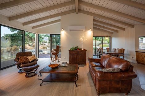 Photo of property in 10 Minaret Ridge, Wanaka, 9305