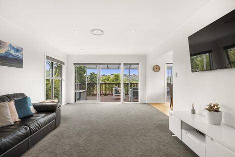 Photo of property in 24 Shanaway Rise, Hillcrest, Auckland, 0627