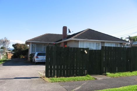 Photo of property in 70 Flanshaw Road, Te Atatu South, Auckland, 0610