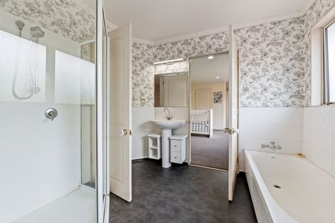 Photo of property in 331 Devon Street West, New Plymouth, 4310