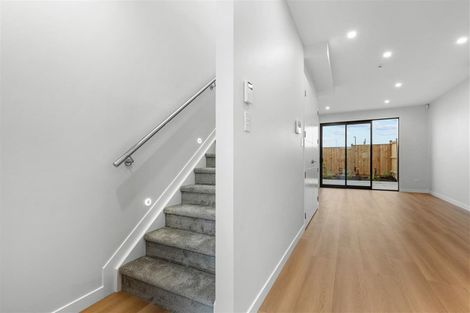 Photo of property in 15 Kuaha Road, Massey, Auckland, 0614