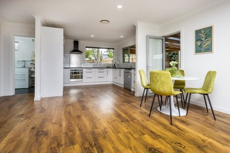 Photo of property in 22 St Catherine Crescent, West Harbour, Auckland, 0618