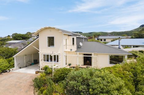 Photo of property in 5 Lyndhurst Road, Tawa, Wellington, 5028