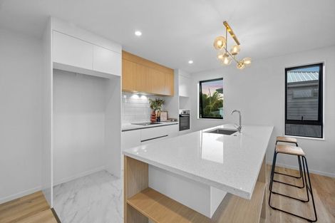 Photo of property in 3b Dawnhaven Drive, Te Atatu Peninsula, Auckland, 0610