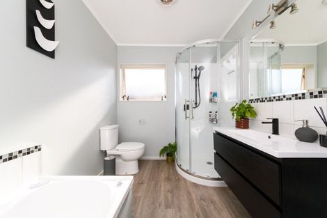 Photo of property in 101 Peter Hall Drive, Kelvin Grove, Palmerston North, 4414