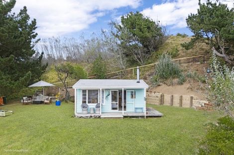 Photo of property in 8 Signal Street, Foxton Beach, Foxton, 4815