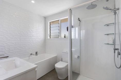 Photo of property in 1/23 Stanley Road, Glenfield, Auckland, 0629