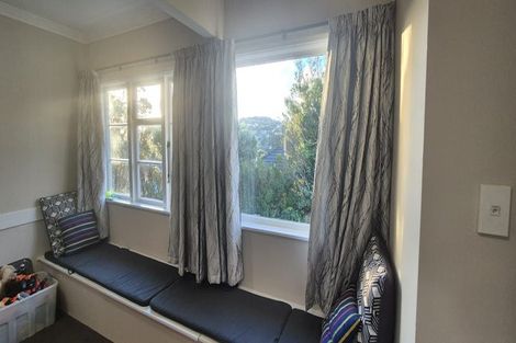 Photo of property in 11 Miles Crescent, Newlands, Wellington, 6037