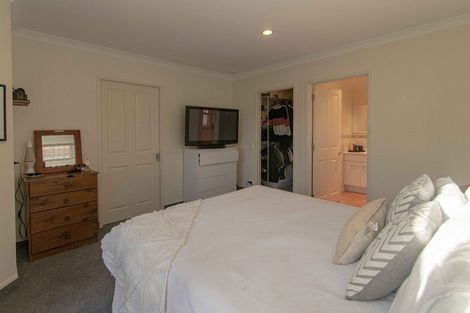 Photo of property in 52 Neeve Road, Taradale, Napier, 4112