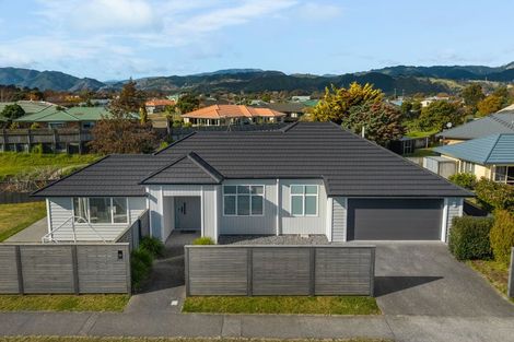 Photo of property in 155 Guildford Drive, Paraparaumu Beach, Paraparaumu, 5032