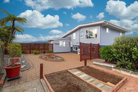 Photo of property in 44 Dowse Drive, Maungaraki, Lower Hutt, 5010