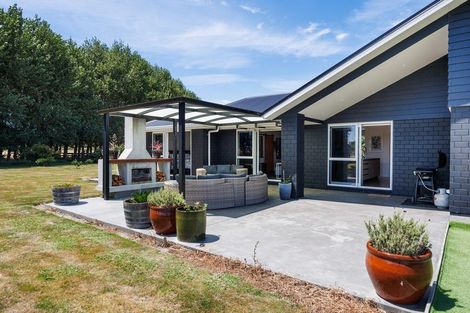 Photo of property in 985 Parewanui Road, Parewanui, Bulls, 4894