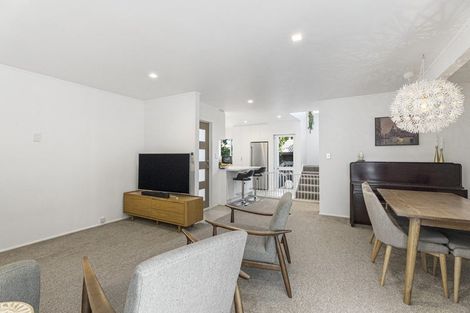 Photo of property in 2/1 Valley Road, Northcote, Auckland, 0626