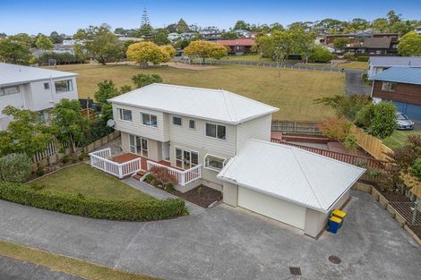 Photo of property in 2/39 Rifleman Rise, Unsworth Heights, Auckland, 0632