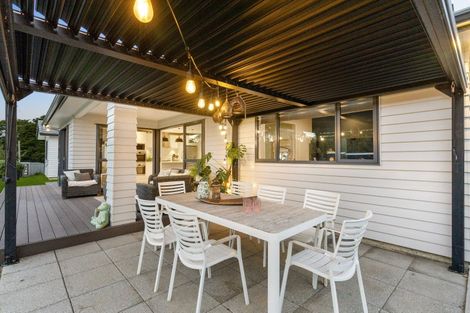 Photo of property in 19 Kahika Grove, Huapai, Kumeu, 0810