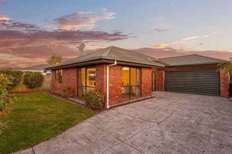 Photo of property in 18 Winters Road, Redwood, Christchurch, 8051