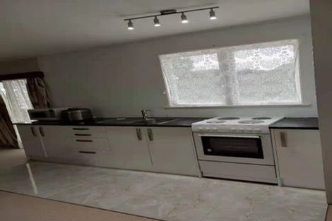 Photo of property in 15 Beverly Place, New Lynn, Auckland, 0600