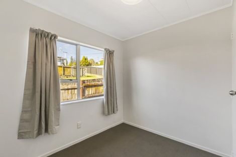 Photo of property in 2/8 Helena Street, Massey, Auckland, 0614