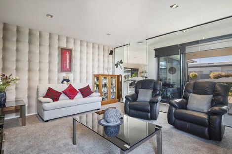 Photo of property in 9 Pukenamu Road, Rainbow Point, Taupo, 3330