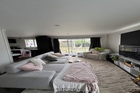 Photo of property in 9 Flaunty Place, West Harbour, Auckland, 0618