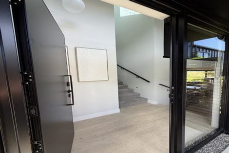 Photo of property in 31 Oakpark Place, West Harbour, Auckland, 0618