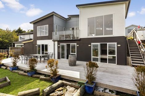 Photo of property in 20 Grumman Lane, Newlands, Wellington, 6037