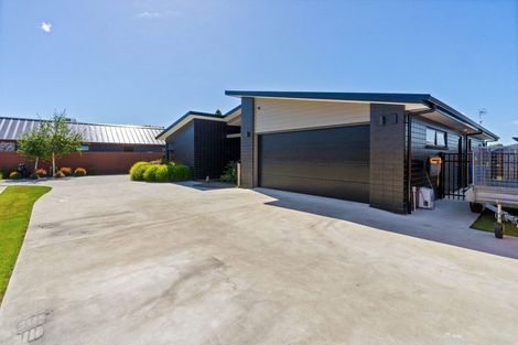 Photo of property in 7 Phoenix Palms Grove, Levin, 5510