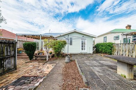 Photo of property in 71 Hutchinson Avenue, New Lynn, Auckland, 0600