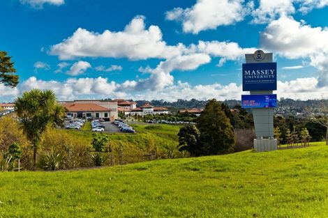 Photo of property in 7 Sunrise Avenue, Murrays Bay, Auckland, 0630