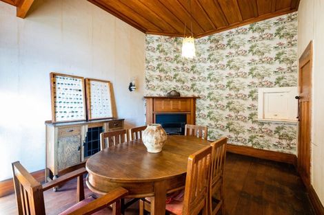 Photo of property in 33 Seapoint Road, Bluff Hill, Napier, 4110
