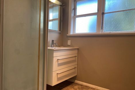 Photo of property in 9b Whites Line West, Woburn, Lower Hutt, 5010