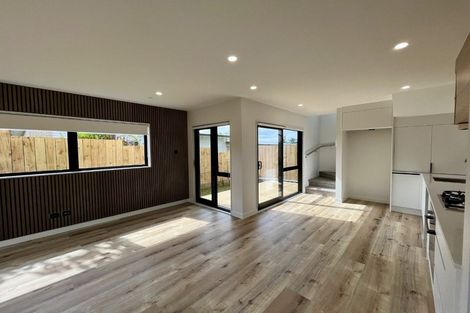 Photo of property in 98f Royal Road, Massey, Auckland, 0614