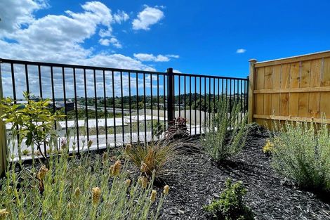 Photo of property in 18 Puihi Crescent, Massey, 0614