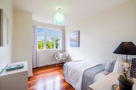 Photo of property in 2 Nutsey Avenue, Northcote, Auckland, 0627