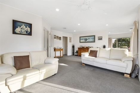 Photo of property in 156 Lakeside Drive, Orewa, 0931