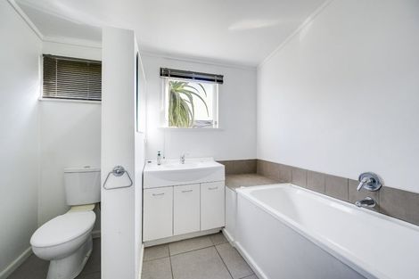 Photo of property in 2 Avondale Road, Taradale, Napier, 4112