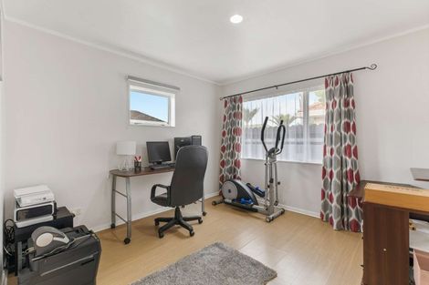 Photo of property in 1/9 Faldo Drive, Golflands, Auckland, 2013