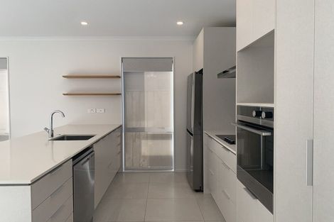 Photo of property in 7 Muriels View Lane, Massey, Auckland, 0614