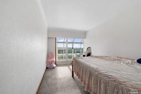 Photo of property in 102a Tiroroa Avenue, Te Atatu South, 0610
